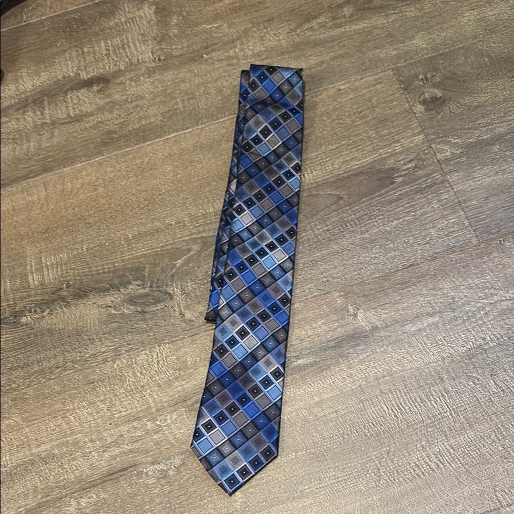 Elegant Blue and Black Patterned Tie